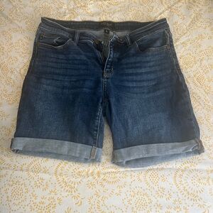 Judy Blue Bermuda shorts